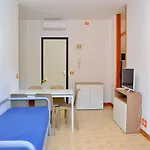 Spacious And Bright Flat Near The 公寓 *