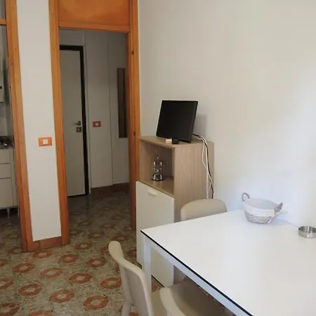 Spacious And Bright Flat Near The - Beahost