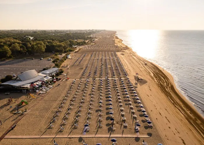 Spacious And Bright Flat Near The * بيبيوني